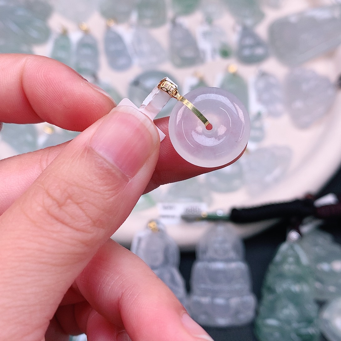 翡翠颈饰18K金镶嵌扣