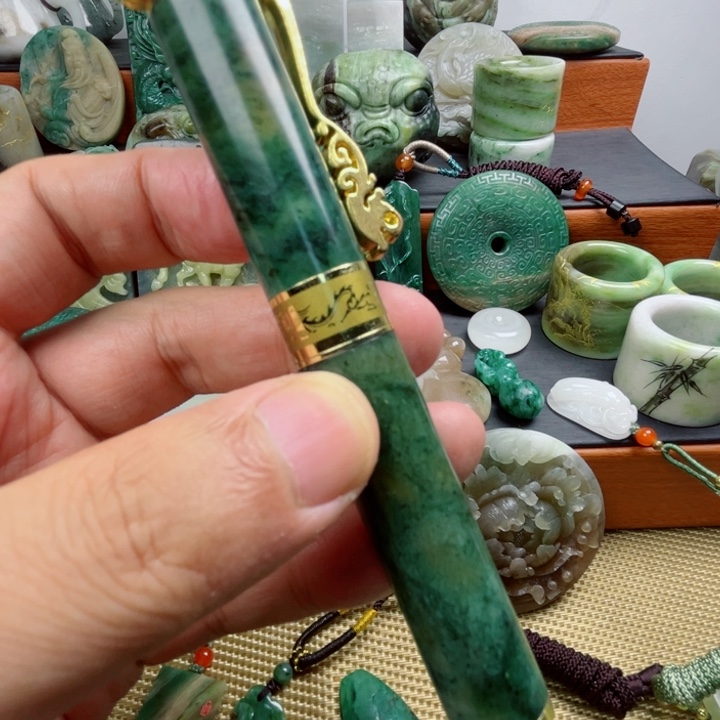 此***生未镶嵌独山玉珠宝半成品