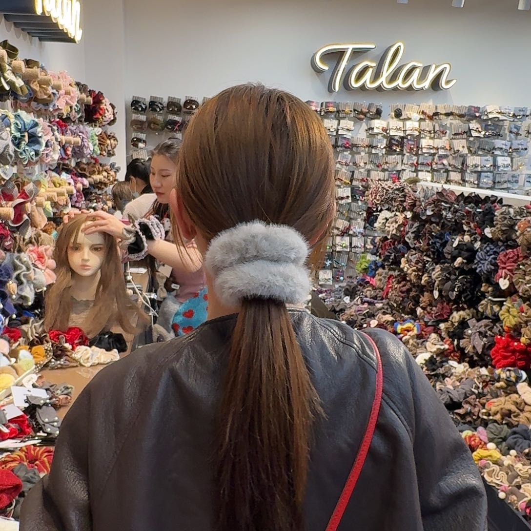 布艺非金属灰色绒毛发圈