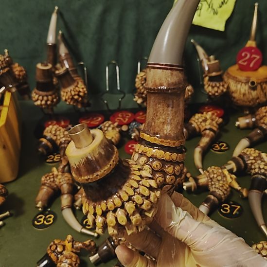 奥***给贵州特色竹根烟斗工艺品手把件