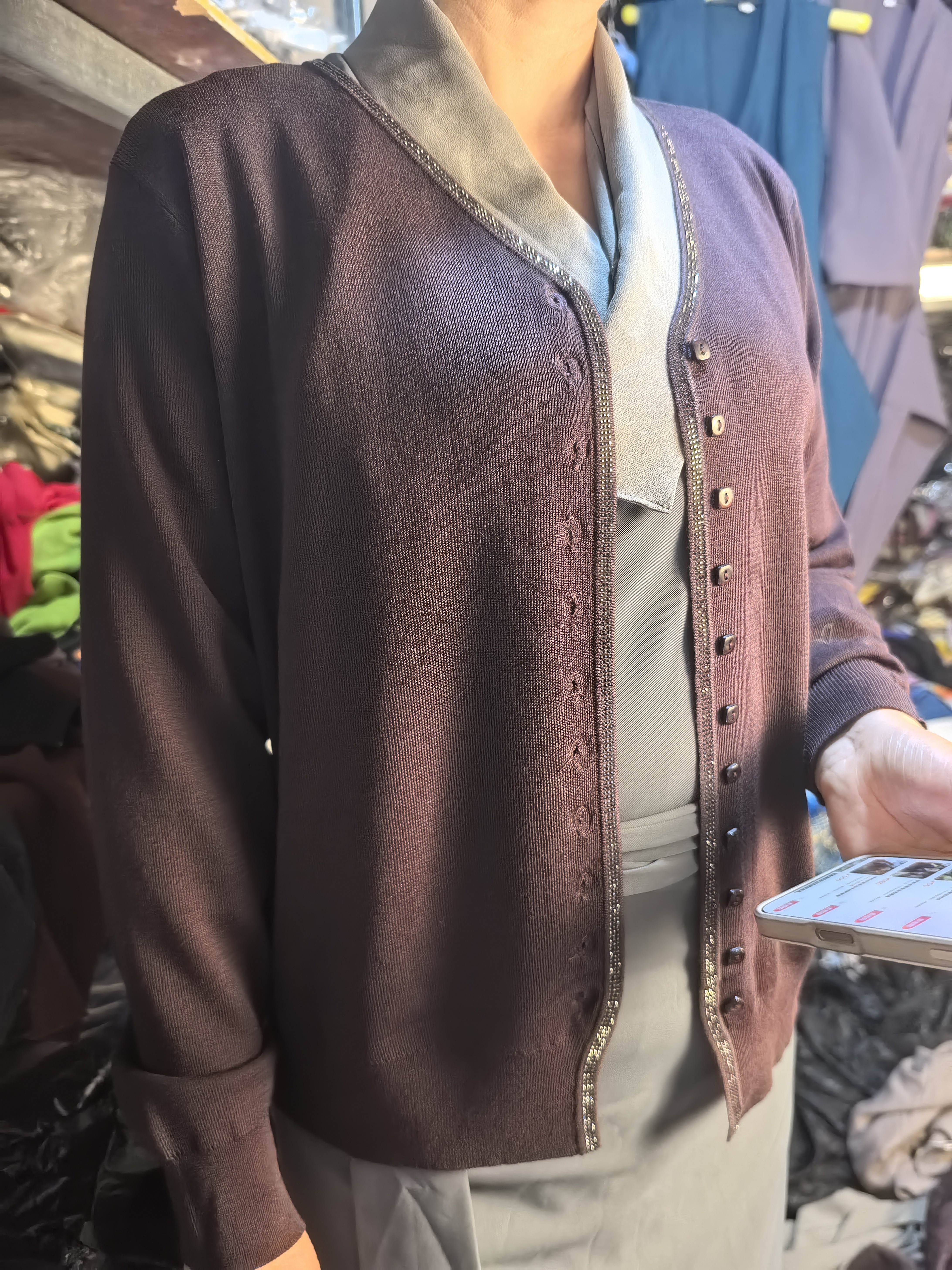 雪峰缘服装店毛衣