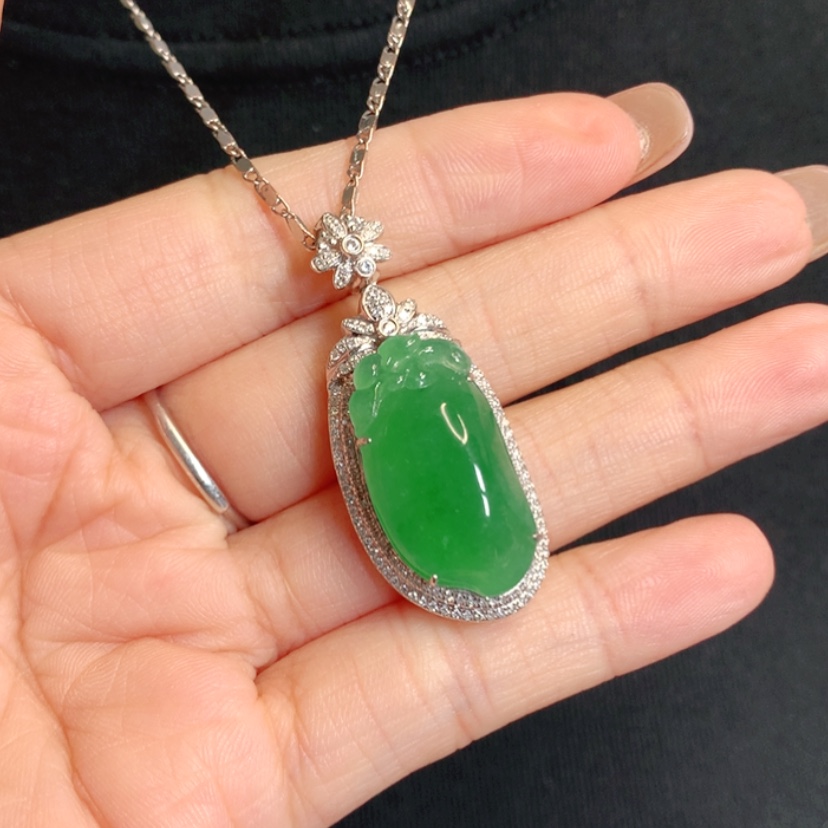 【闪购商品】颈饰18K金镶嵌翡翠福瓜