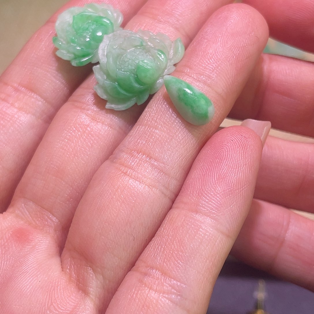 定制翡翠未镶嵌荷花