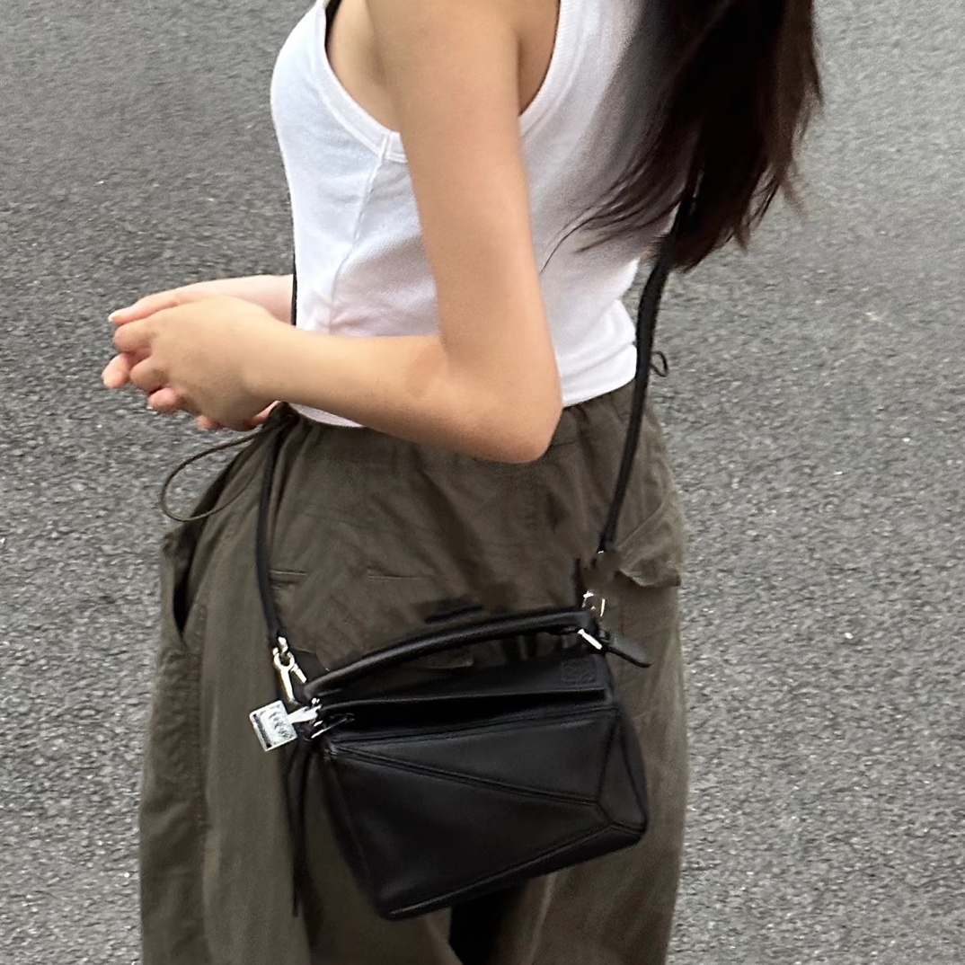 95新 LOEWE/罗意威 杭御古屋/82416/mini黑色puzzle几何包