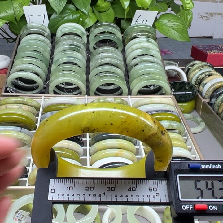 蛇纹石玉未镶嵌手镯4