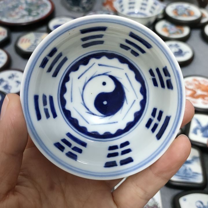 瓷片青花八卦杯子一个