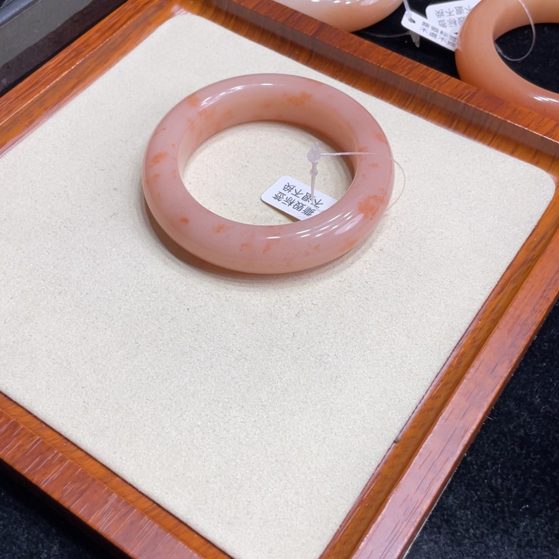 石英质玉手镯未镶嵌O****o