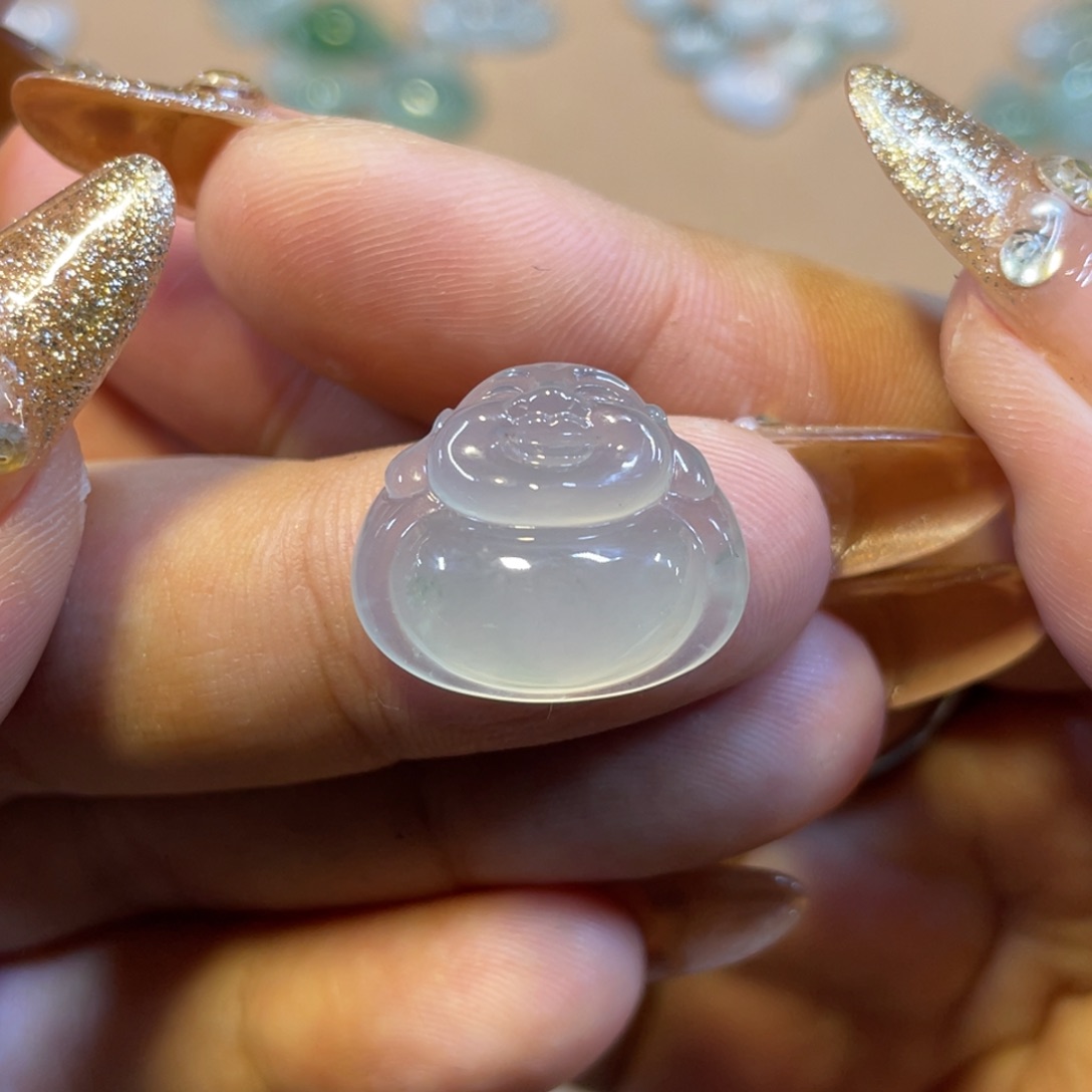 翡翠颈饰未镶嵌佛公