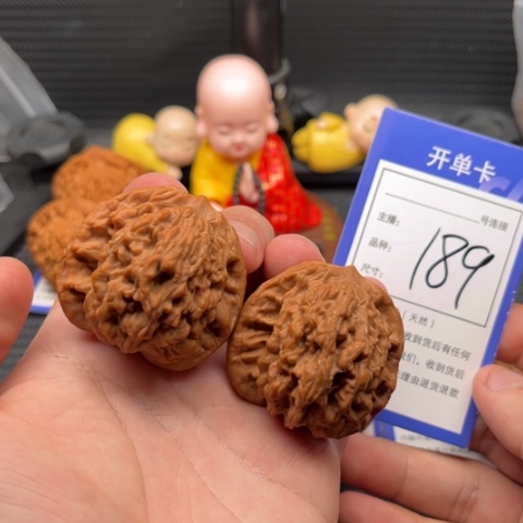 文玩核桃吊坠44虎头树王