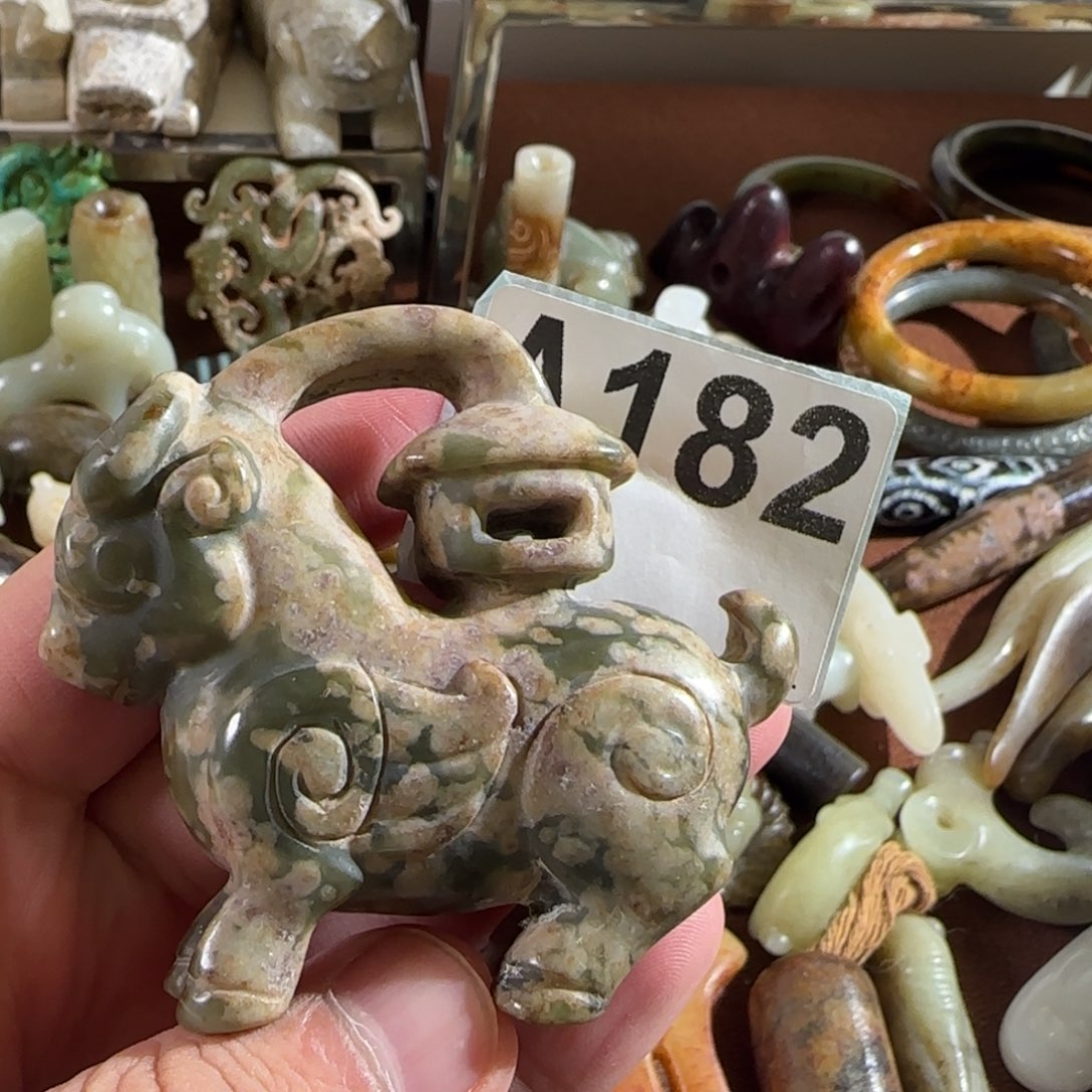 未镶嵌蛇纹石玉颈饰