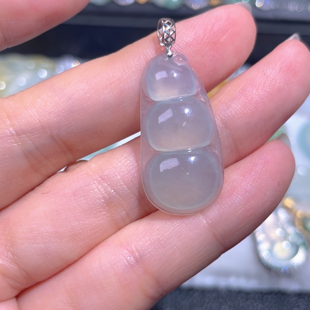 颈饰18K金镶嵌翡翠翡翠