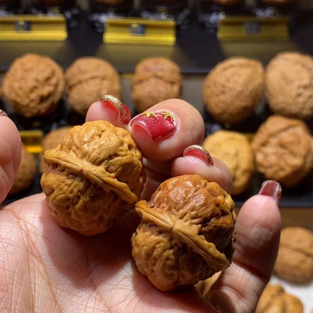 文玩核桃把件脑纹小青蛙30尺