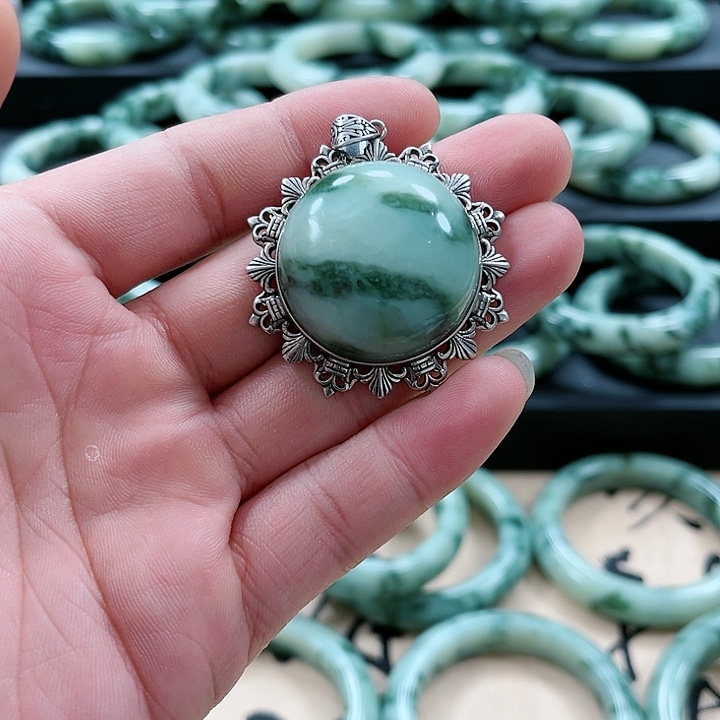 【闪购商品】透闪石-蛇纹石玉挂件银S925镶嵌金*豆