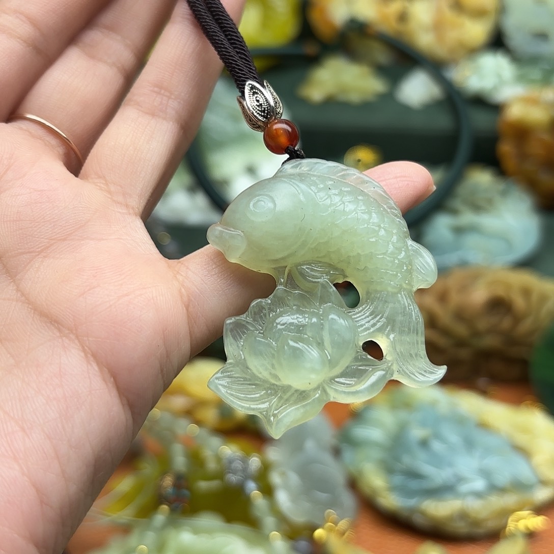 蛇纹石玉合金颈饰