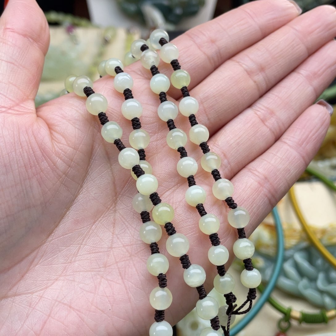 蛇纹石玉颈饰未镶嵌N****^