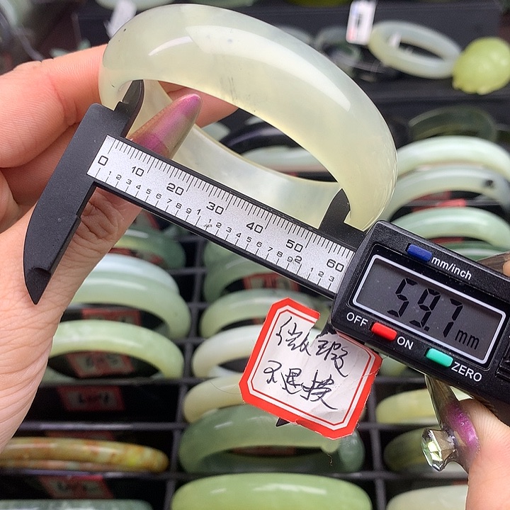 蛇纹石玉手镯未镶嵌604