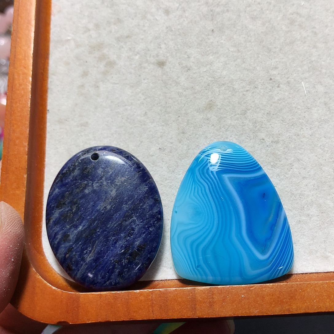 未镶嵌手串玛瑙/玉髓两个吊坠