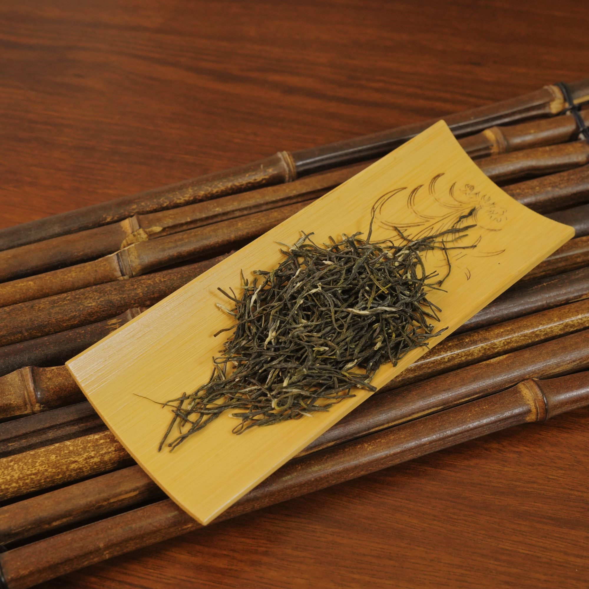 高山英山云雾绿茶炒青茶日照充足醇厚直条毛尖茶