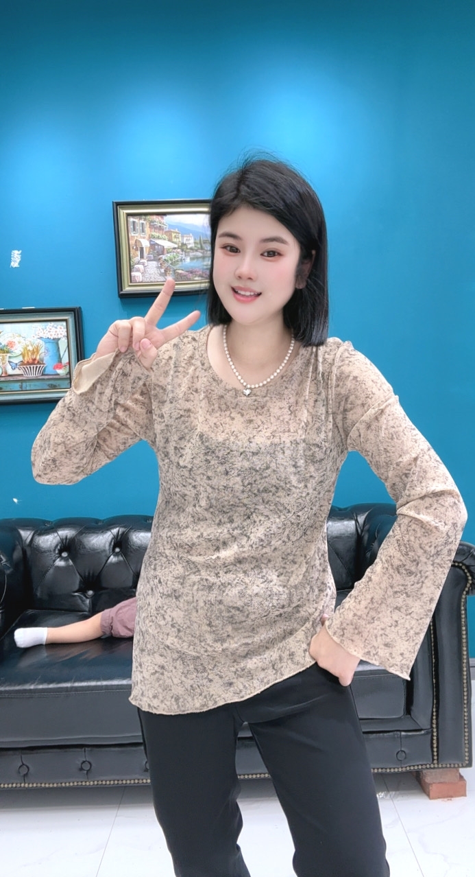 大码法式圆领碎花长袖下摆不规则T恤女秋胖mm修身显瘦内搭上衣