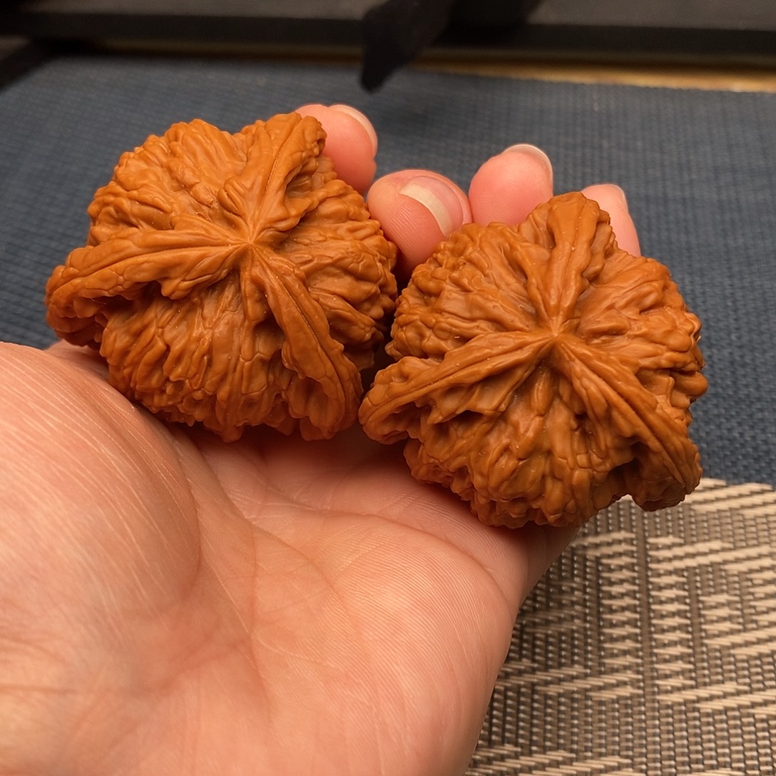 向***）文玩核桃吊坠三棱