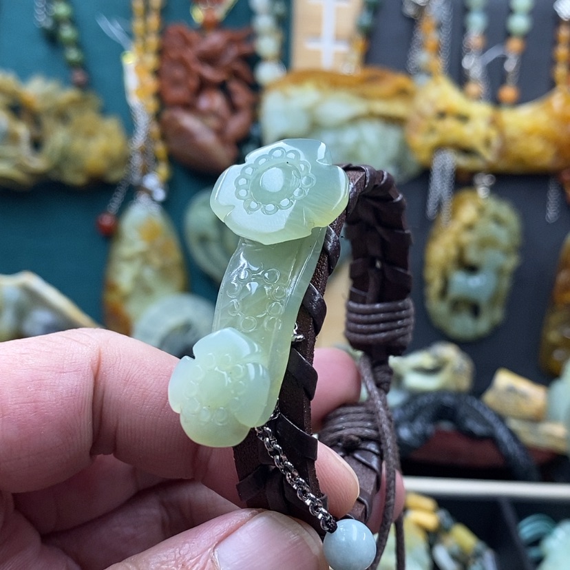 【闪购商品】蛇纹石玉未镶嵌手牌