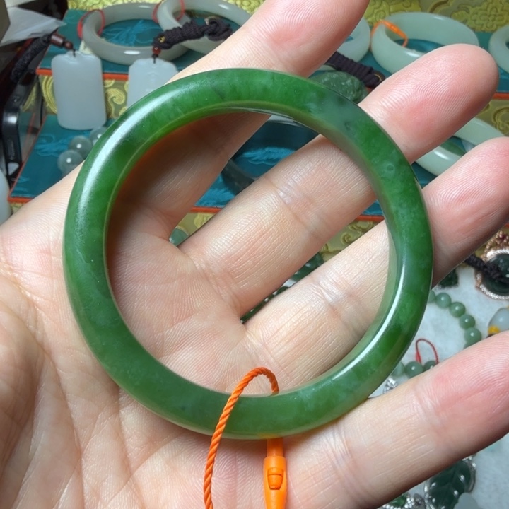 和田玉（碧玉）未镶嵌手镯