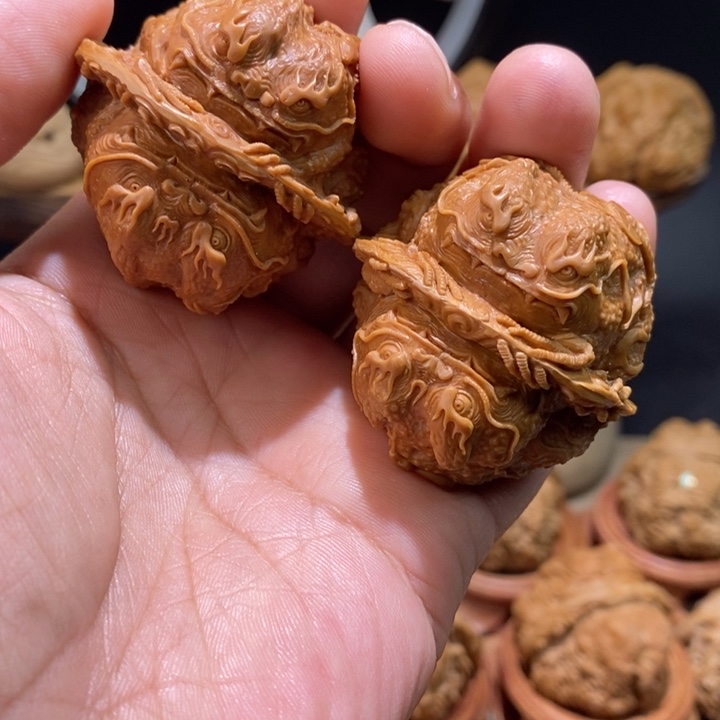 核桃把件千**白纯手工雕刻文玩核桃