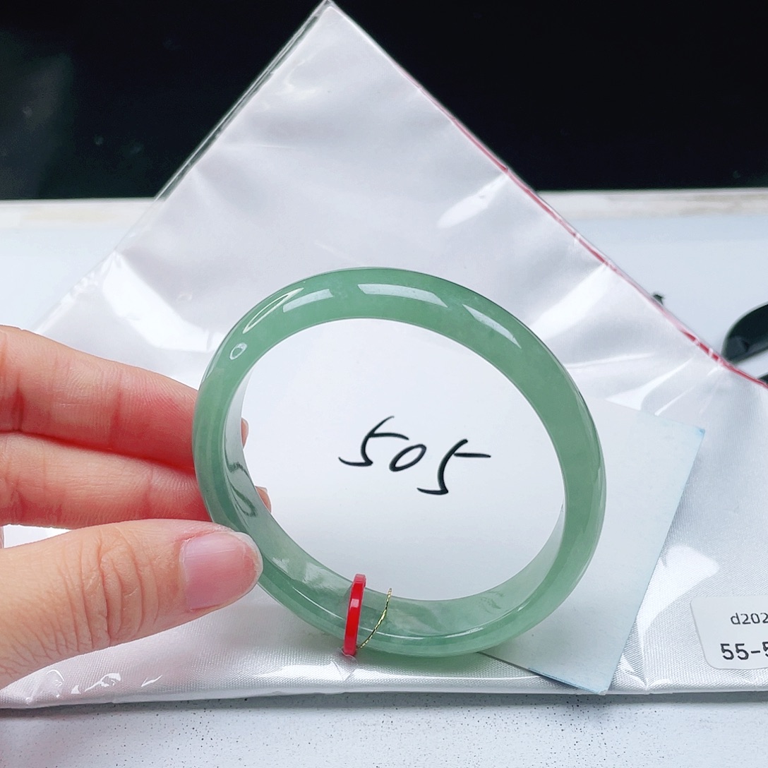 翡翠未镶嵌手镯55+贵妃