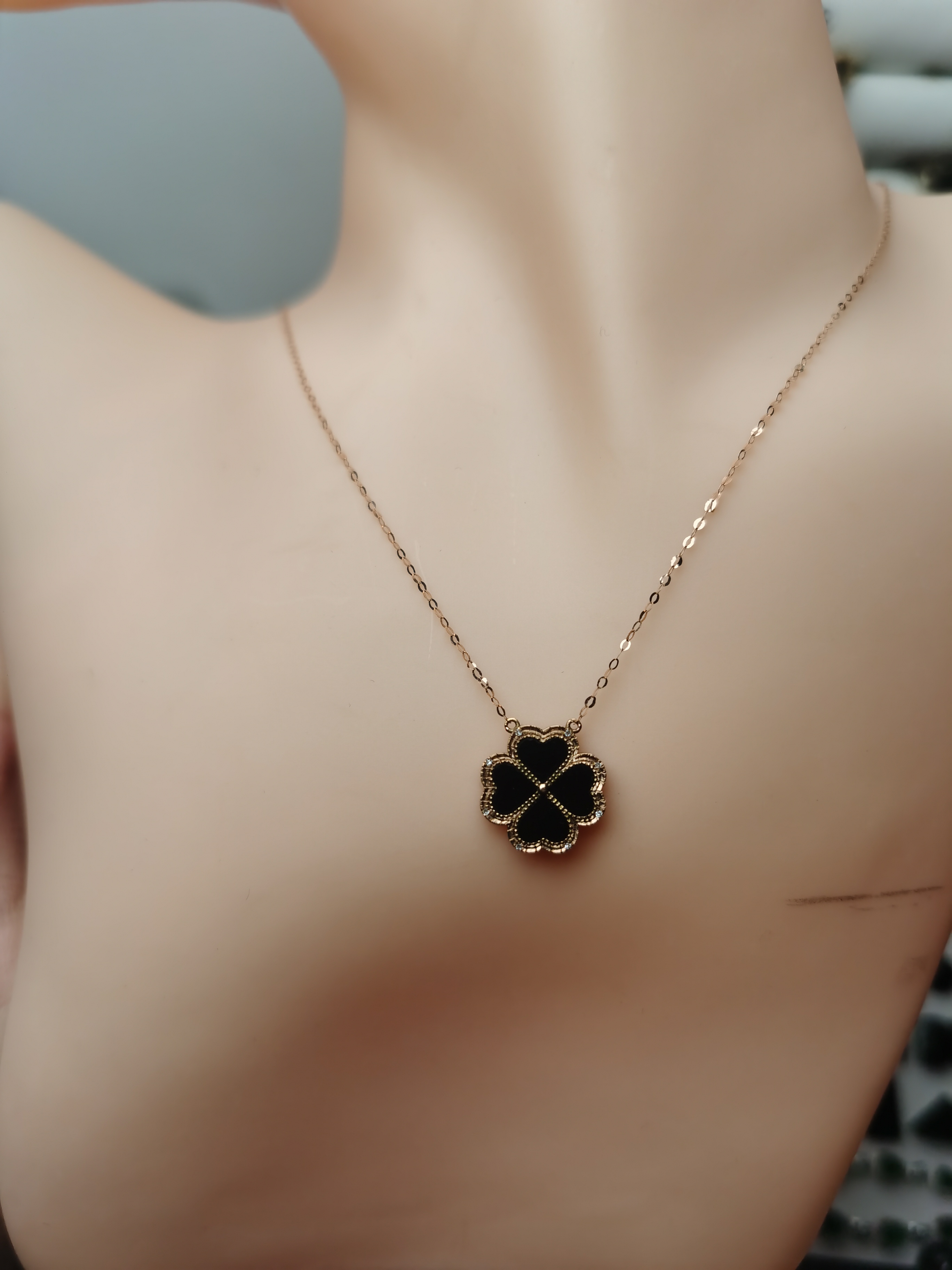 18k金镶嵌墨翠女士吊坠一体链