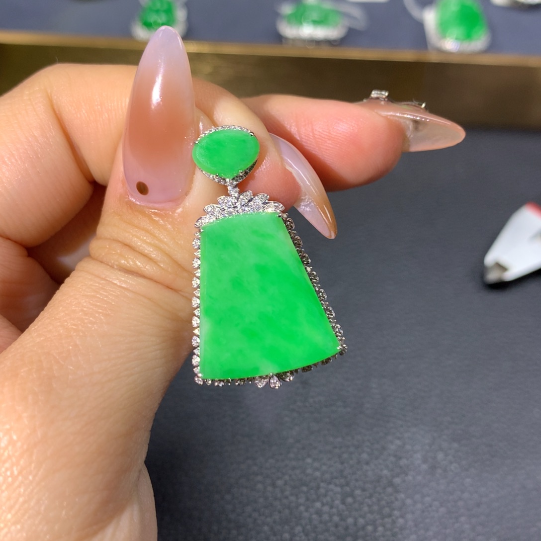 翡翠颈饰18K金镶嵌翡翠