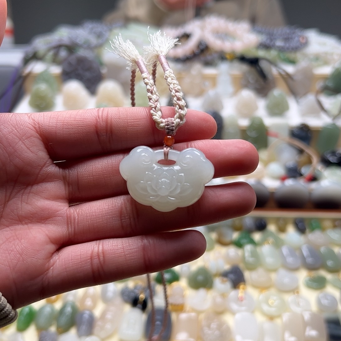 和田玉吊坠(赠链)未镶嵌