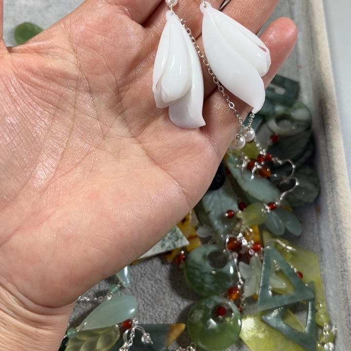 蛇纹石玉耳饰未镶嵌