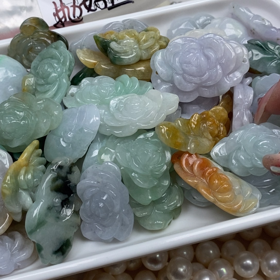粉****翡翠未镶嵌颈饰翡翠