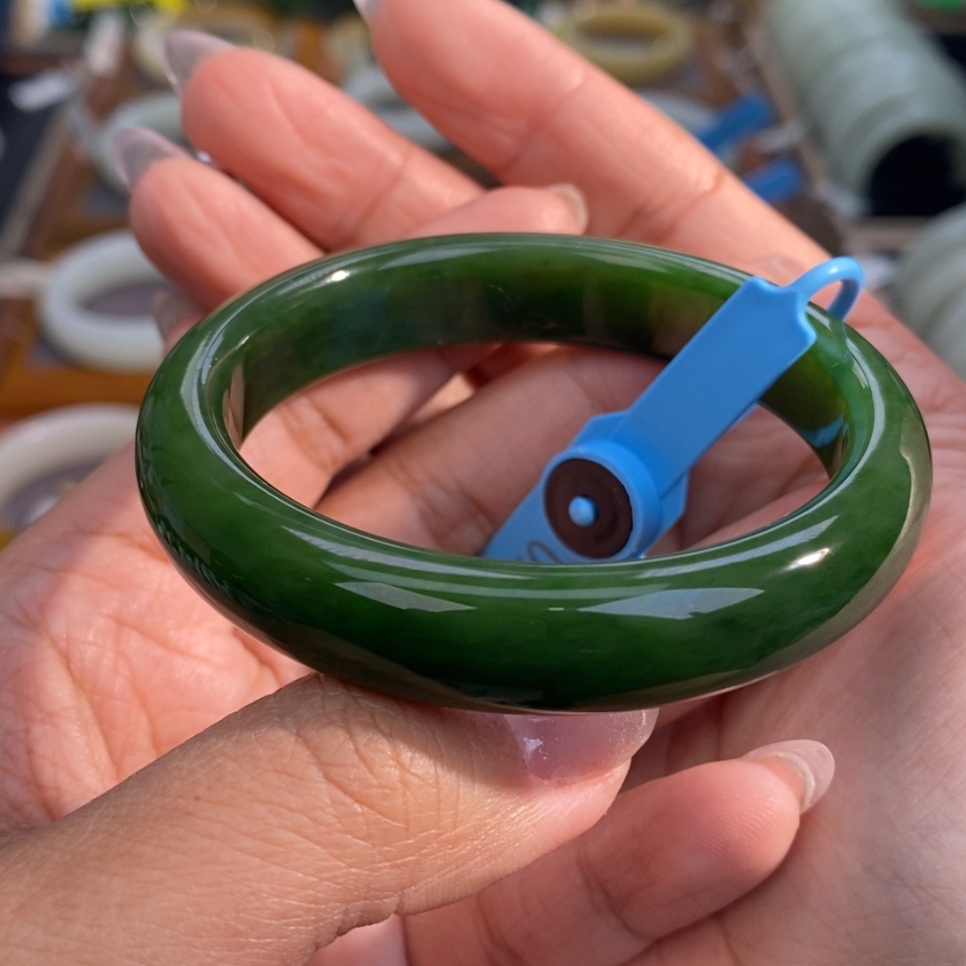 和田玉未镶嵌手镯