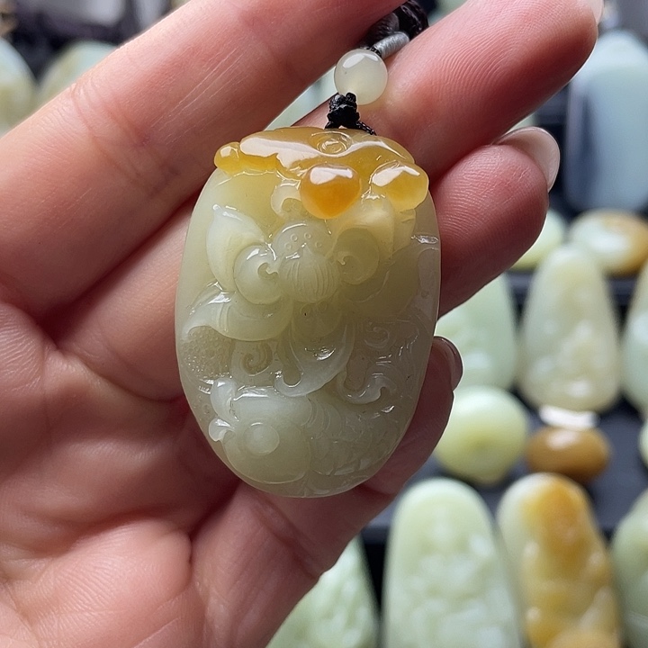 和田玉（糖玉）未镶嵌颈饰