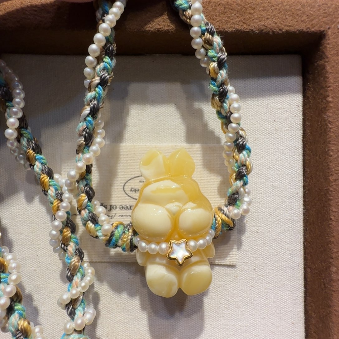 琥珀未镶嵌珠宝奇石星光园游会 兔兔项链