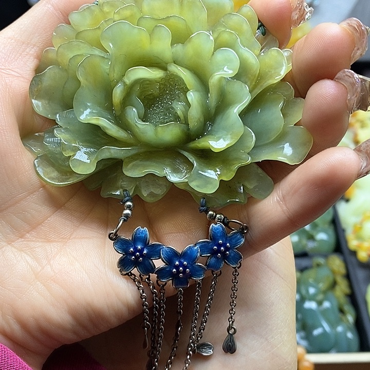 蛇纹石玉挂件未镶嵌闭****鱼