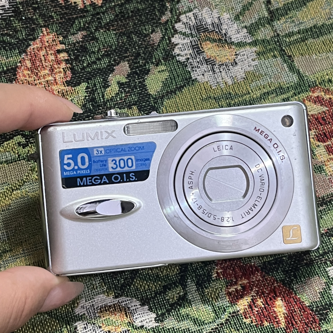 9新 Panasonic/松下 fx8 银色 色彩浓郁丰富 学生党推荐 No退换
