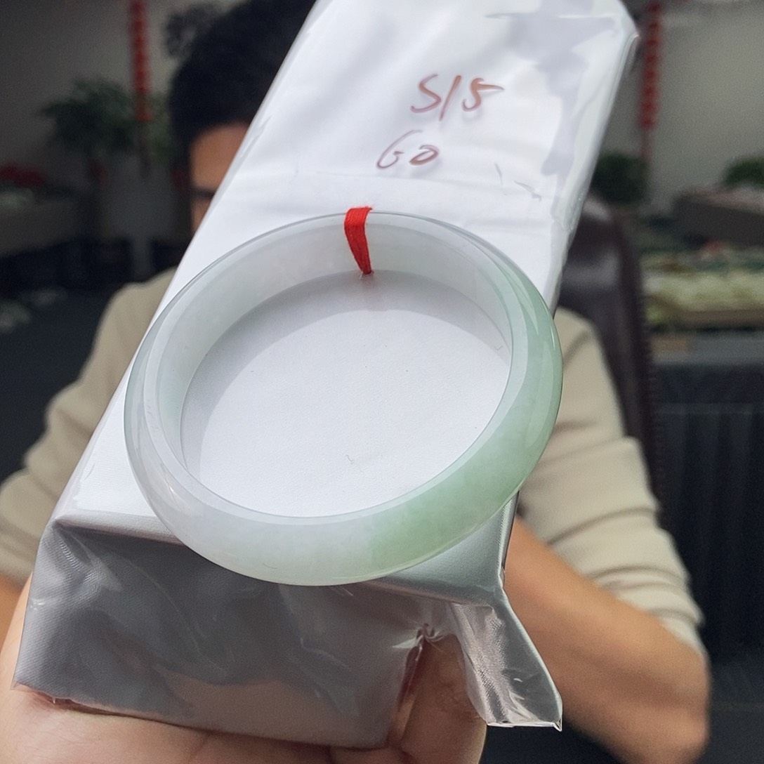 翡翠手镯未镶嵌拍一发一