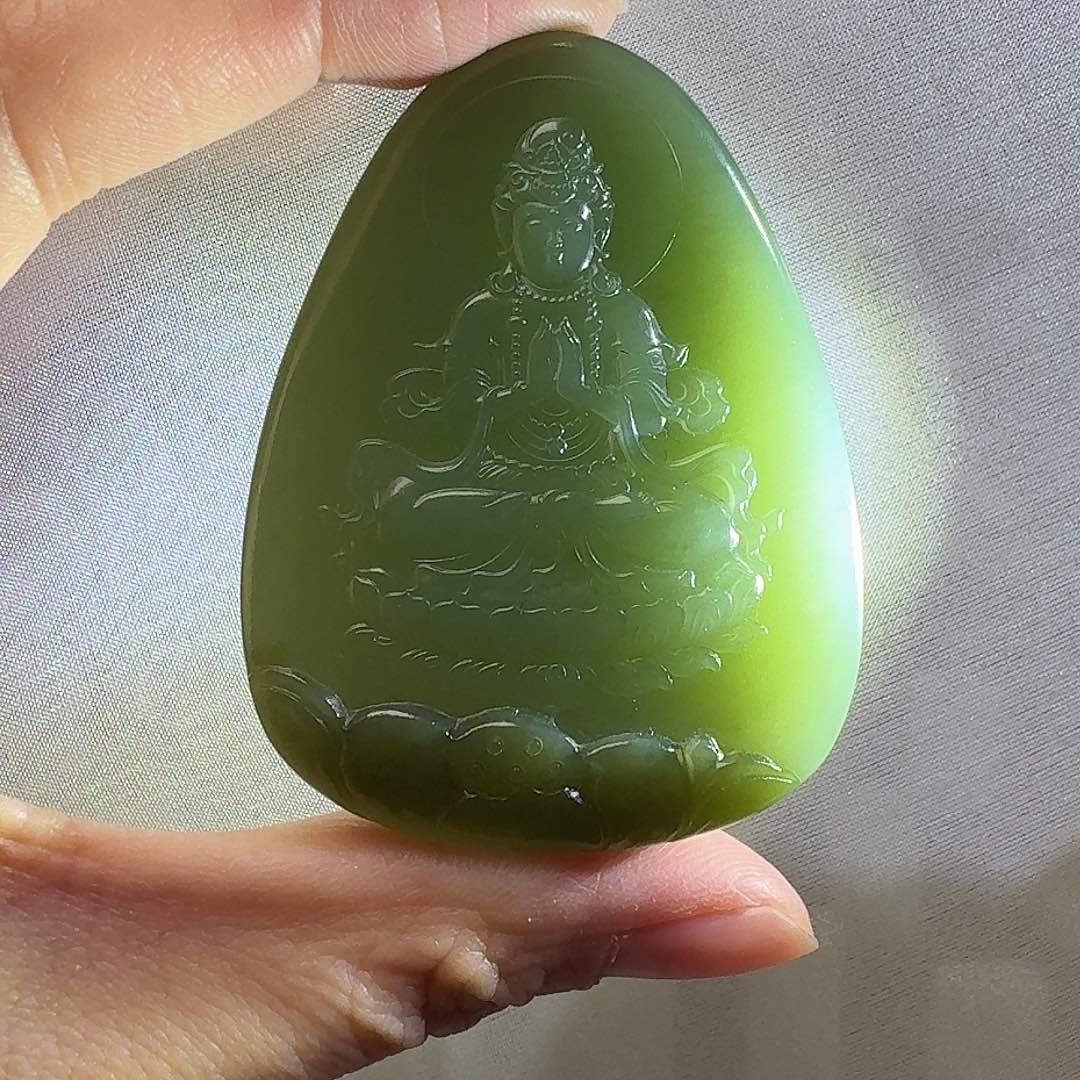 和田玉颈饰未镶嵌俄碧44g牌