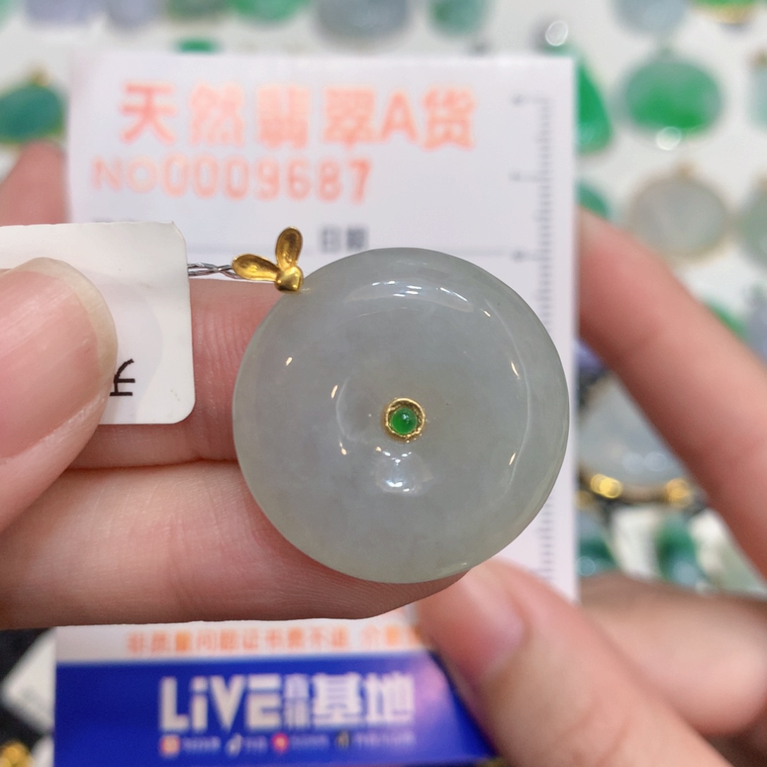 翡翠18K金镶嵌颈饰扣