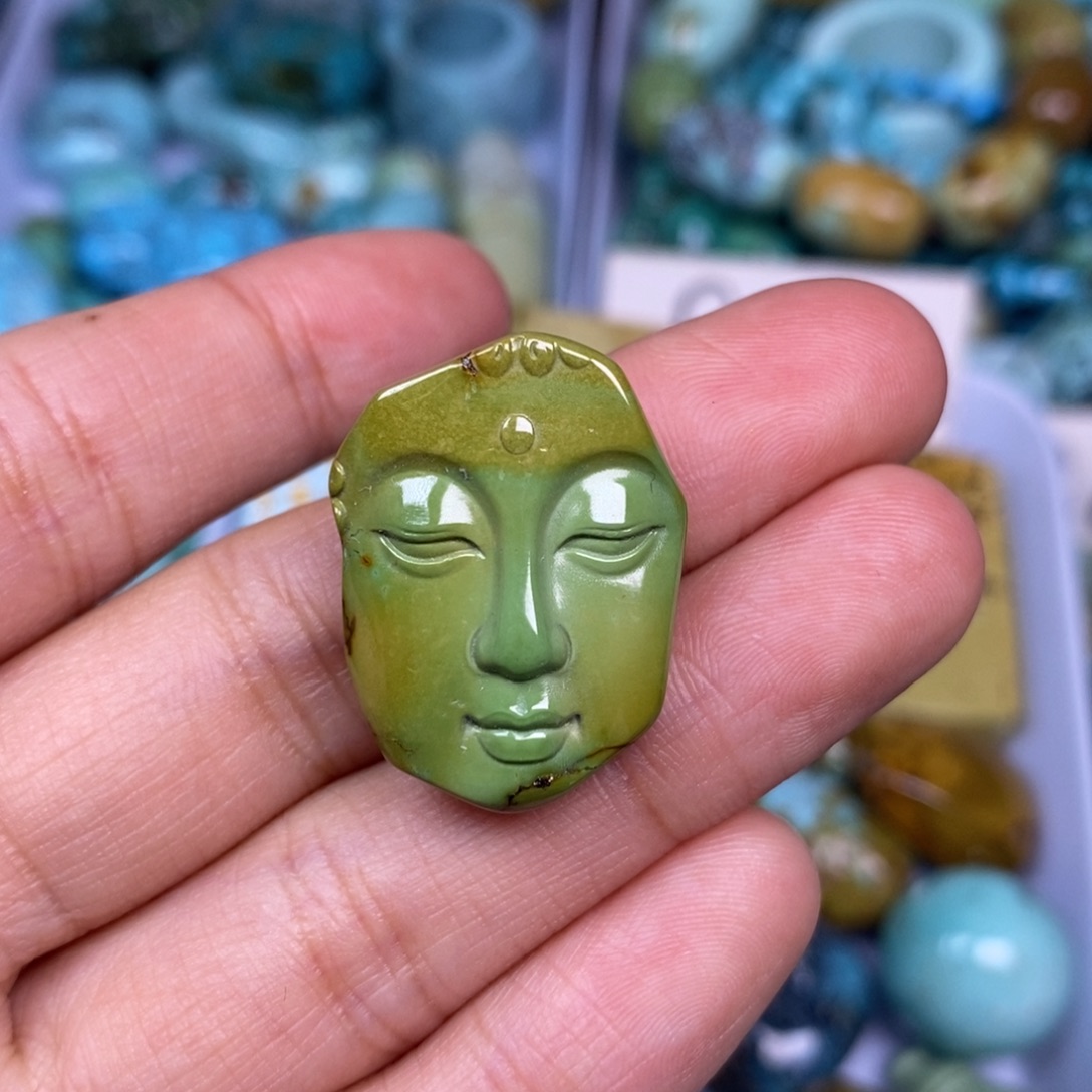 绿松石未镶嵌颈饰