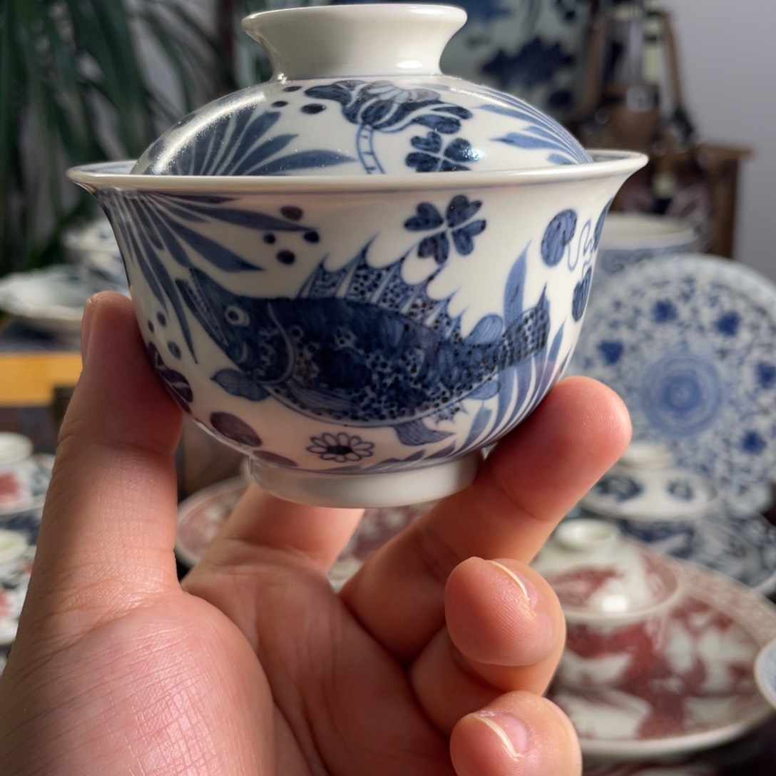 元青花鱼藻纹盖碗微瑕