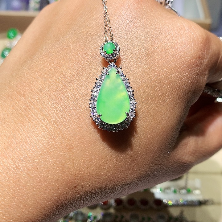 翡翠颈饰未镶嵌吊坠