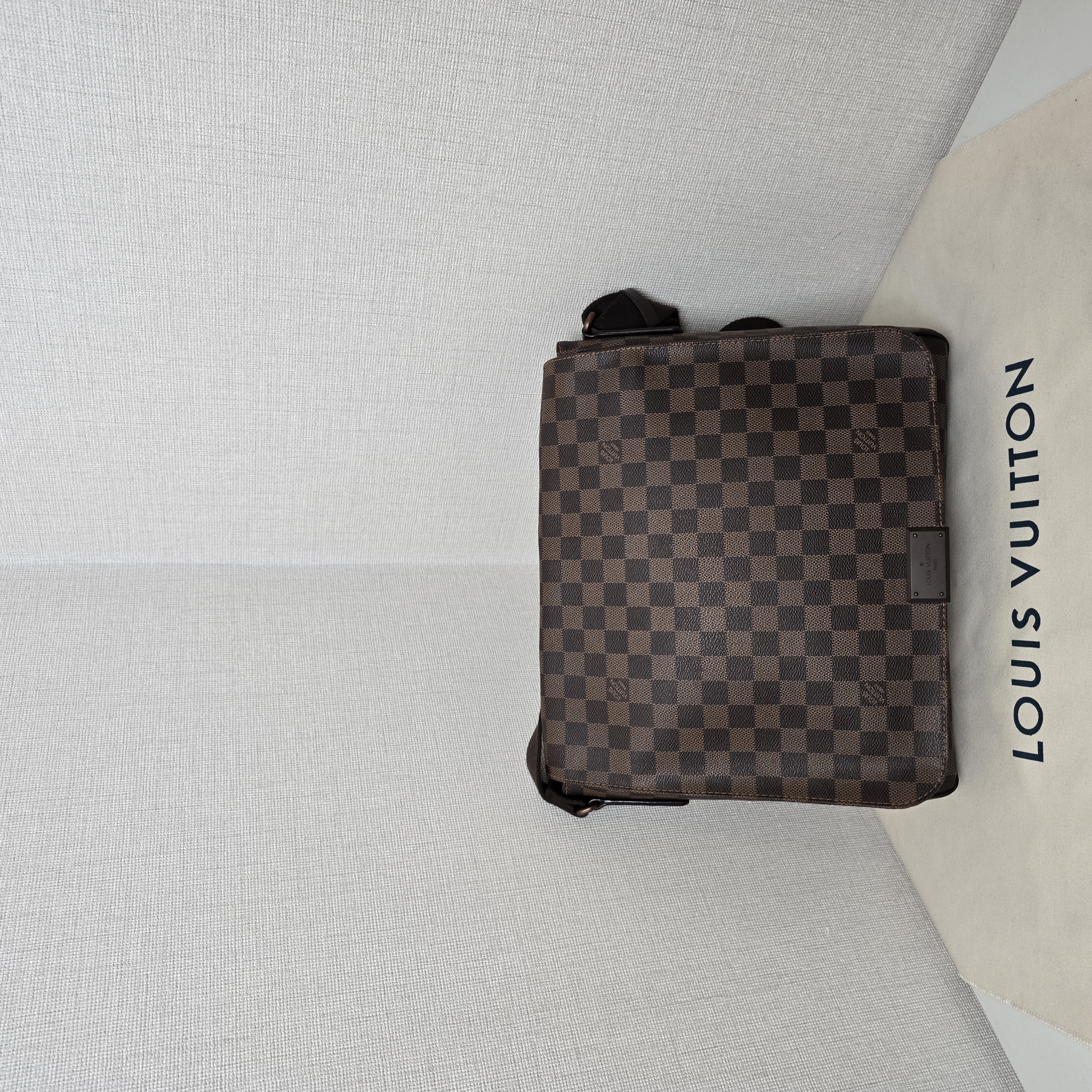 99新 LouisVuitton/路易威登 98新棕棋盘斜挎包