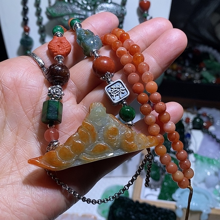 翡翠未镶嵌吊坠(赠链)