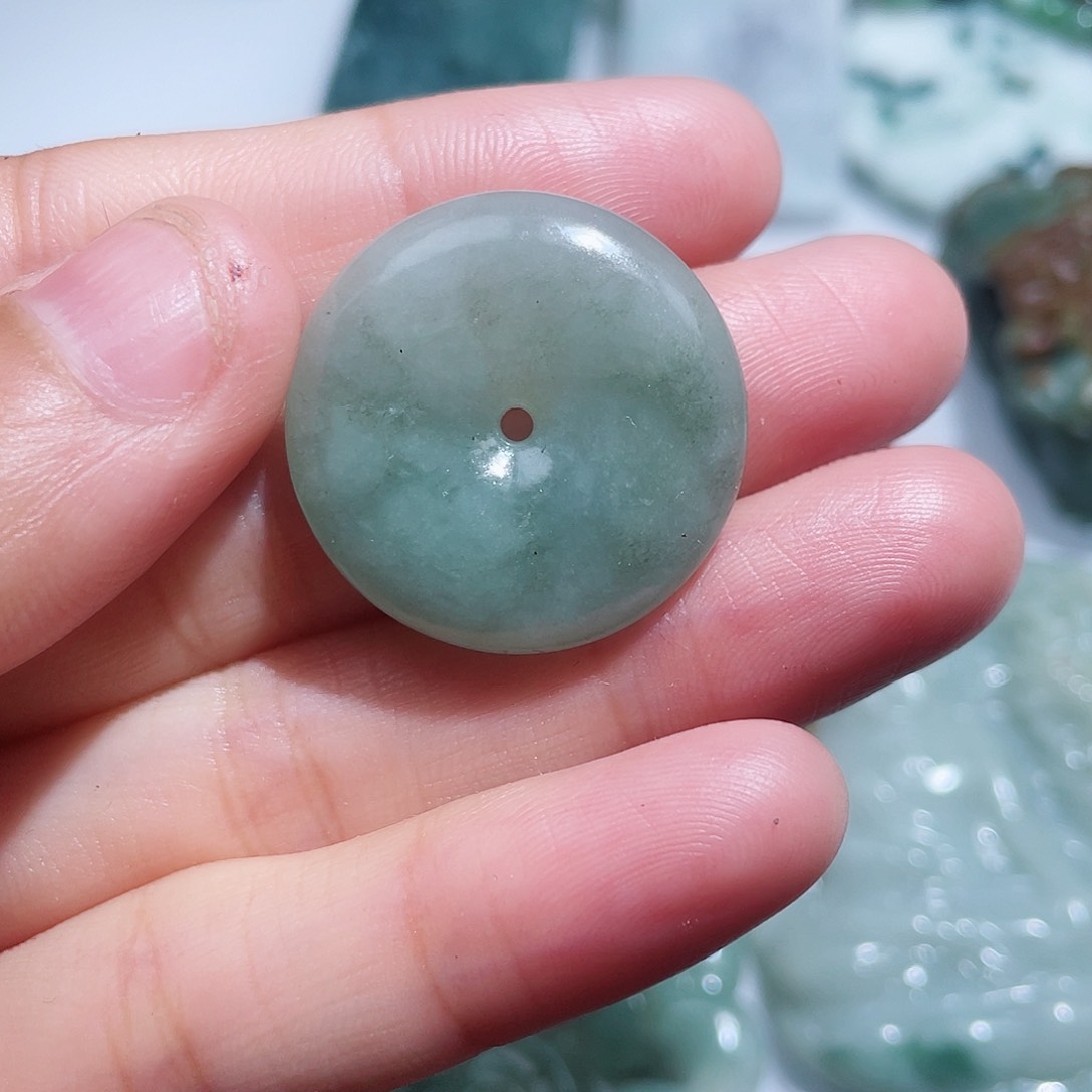 翡翠颈饰未镶嵌翡翠