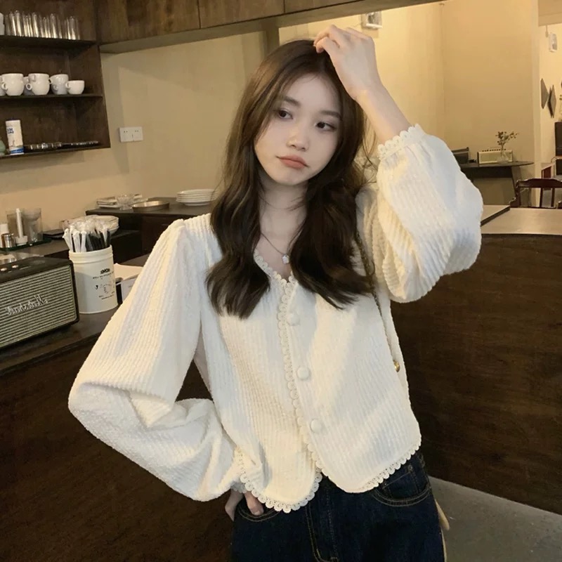 JYD301739春装法式v领花边甜美别致小众衬衫女士上衣设计感小众
