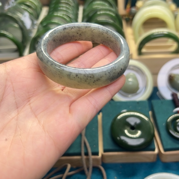 和田玉手镯未镶嵌52.8圈围10704