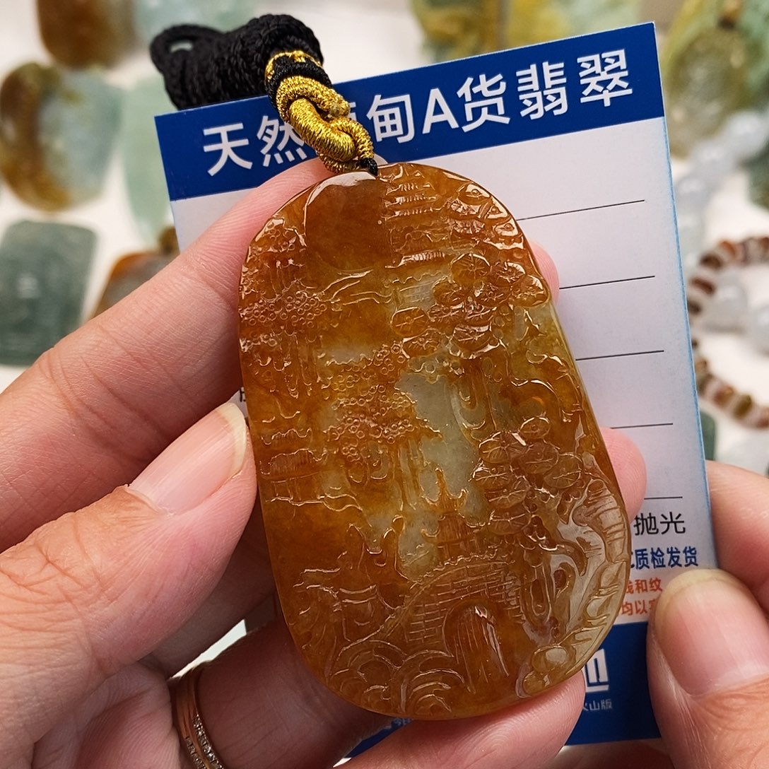 翡翠未镶嵌颈饰山水